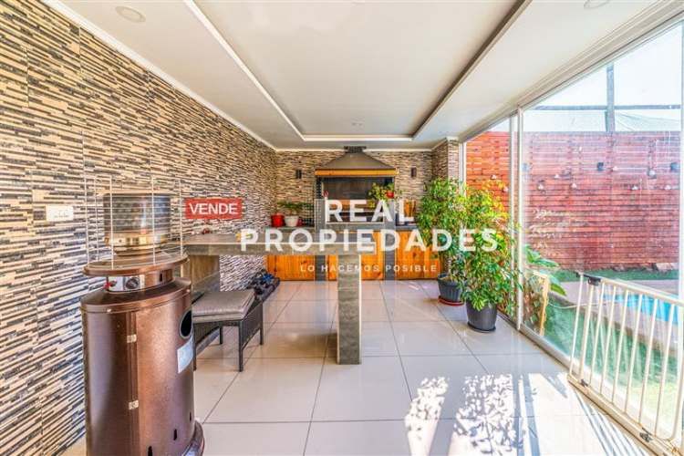 CASA Acceso a laguna navegable en Laguna El Sol. 196 m2