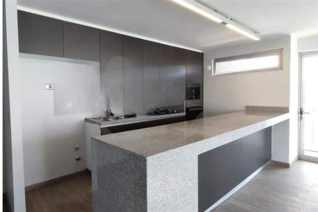 DEPARTAMENTO Departamento con bodega y 2 estacionamiento