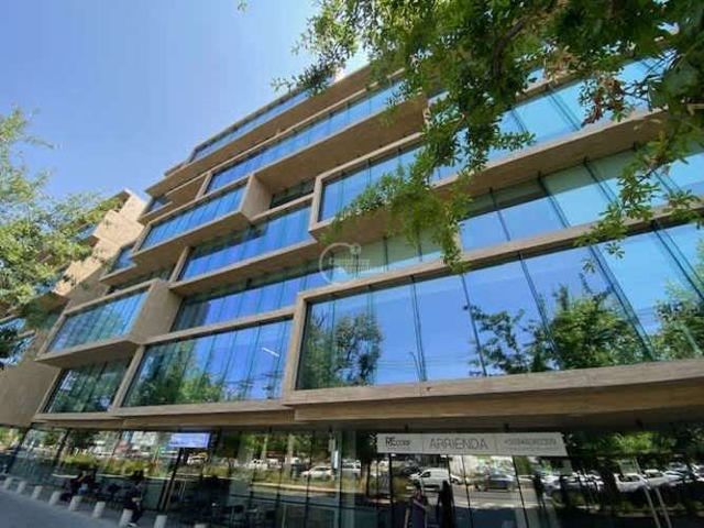 OFICINA Av la Dehesa/ Raúl Labbé