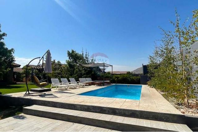 Casa en condominio cerrado 4 dormitorios y 4 baños