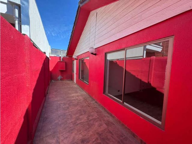 VENDO CASA EN PUERTAS DEL SOL (ESQUINA REMODELADA SIN REGULARIZAR