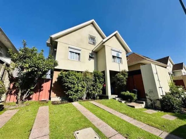 CASA Avenida Quilín Norte con Consistorial