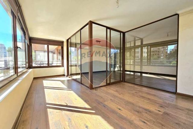 4 dormitorios amplios y renovado. departamento