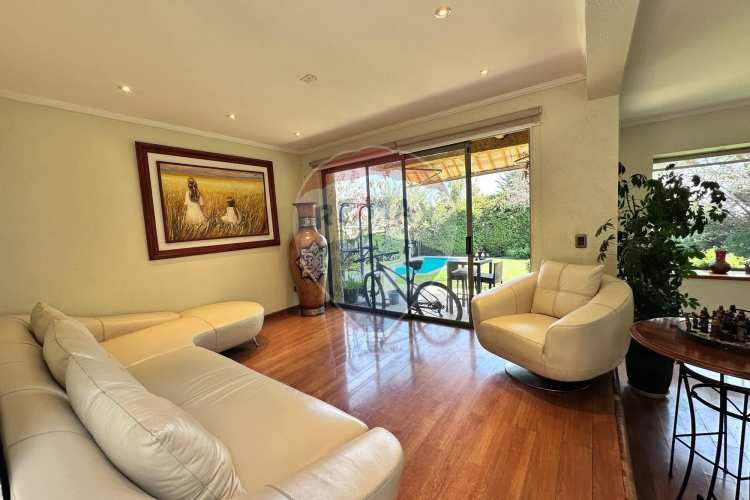 Amplia casa en condominio cerrado la reina