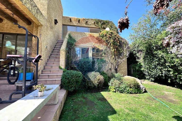 Amplia casa en condominio cerrado la reina