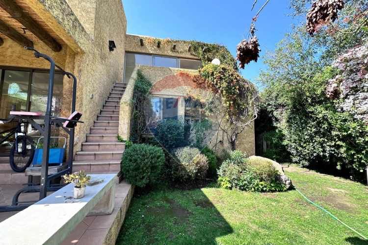 Amplia casa en condominio cerrado la reina