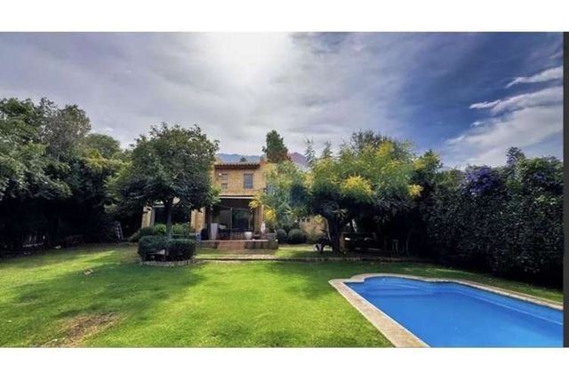 Amplia casa en condominio cerrado la reina