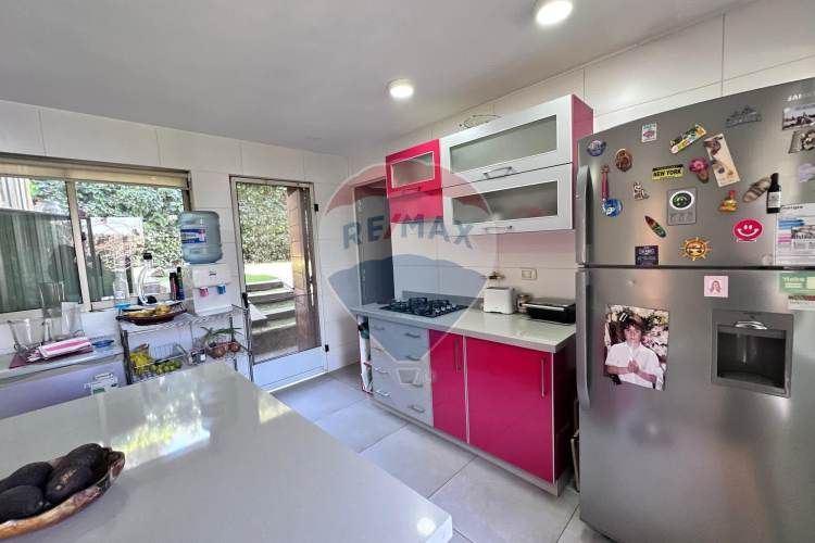 Amplia casa en condominio cerrado la reina