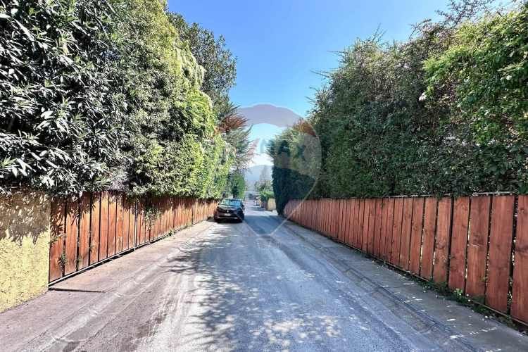 Amplia casa en condominio cerrado la reina