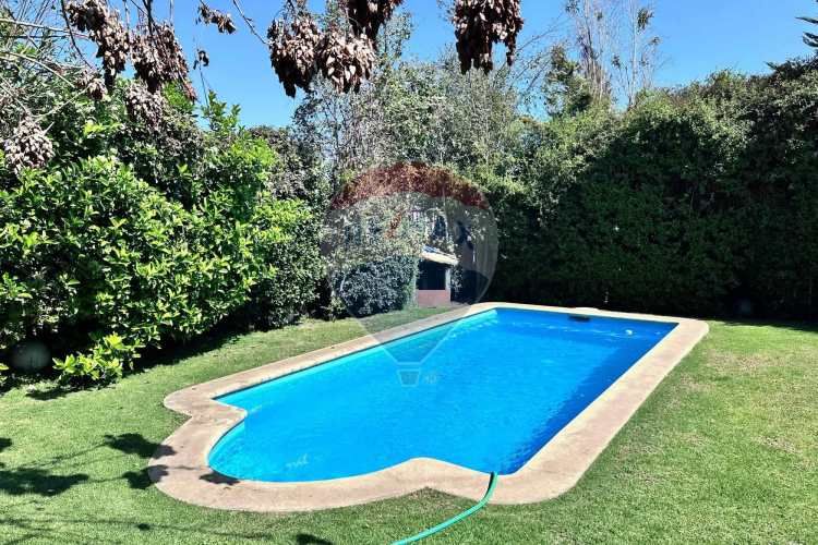 Amplia casa en condominio cerrado la reina