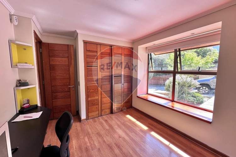 Amplia casa en condominio cerrado la reina