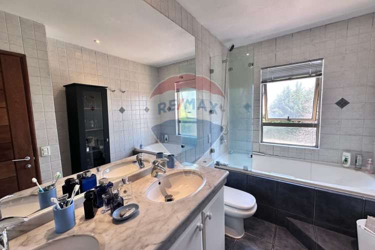 Amplia casa en condominio cerrado la reina