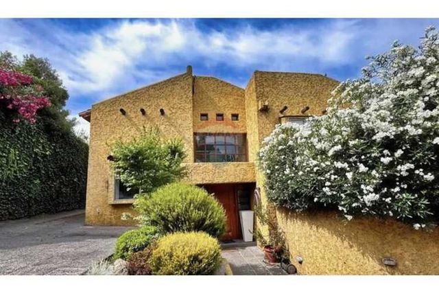 Amplia casa en condominio cerrado la reina