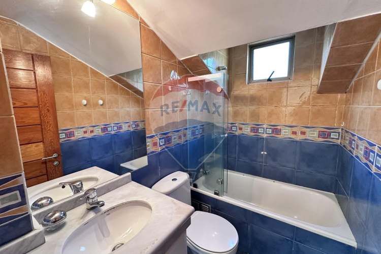 Amplia casa en condominio cerrado la reina