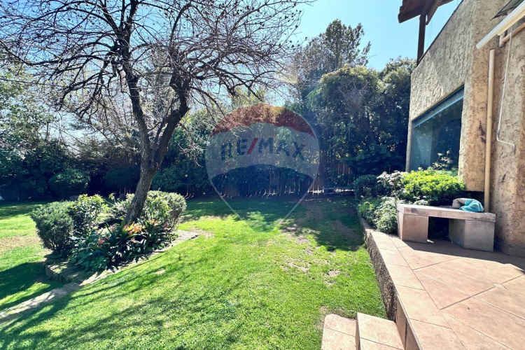 Amplia casa en condominio cerrado la reina