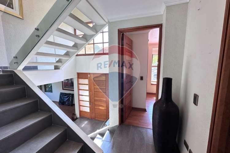 Amplia casa en condominio cerrado la reina