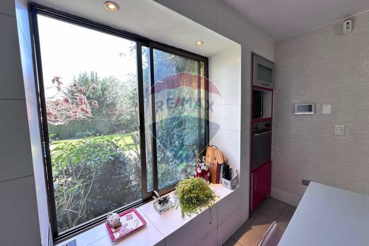 Amplia casa en condominio cerrado la reina