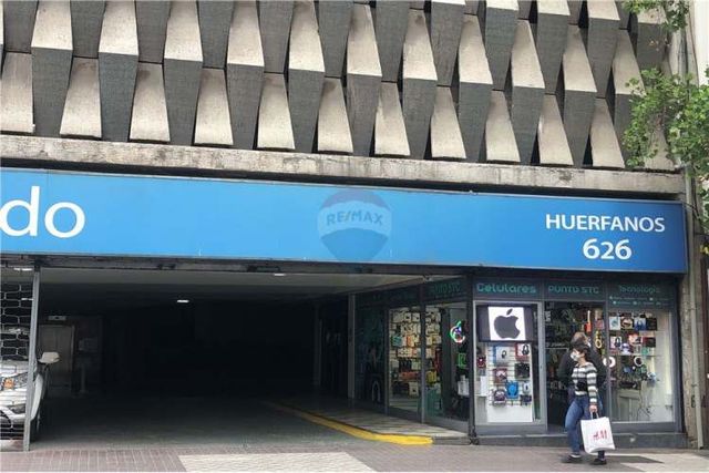 Arriendo estacionamiento huérfanos con miraflores