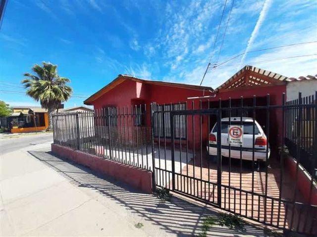 CASA Casa esquina frente a Dabed.