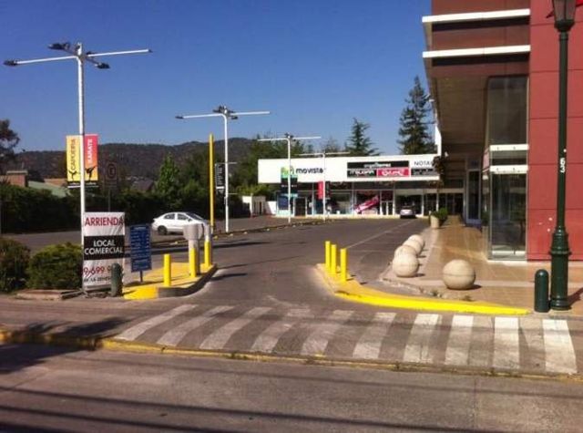 LOCAL COMERCIAL El Tranque - Av La Dehesa/Portal La Dehesa - Lo Barnechea