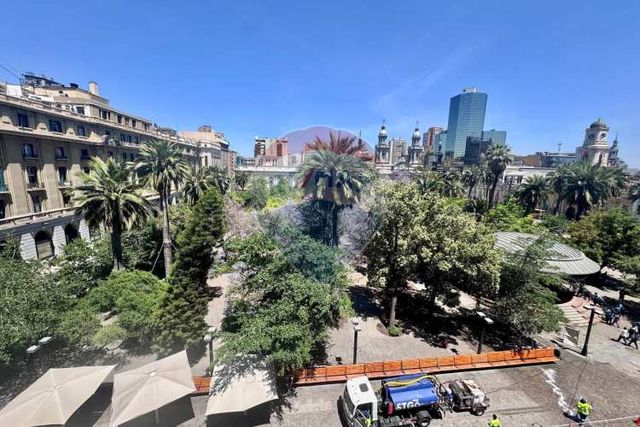 Se arrienda amplia oficina en centro stgo