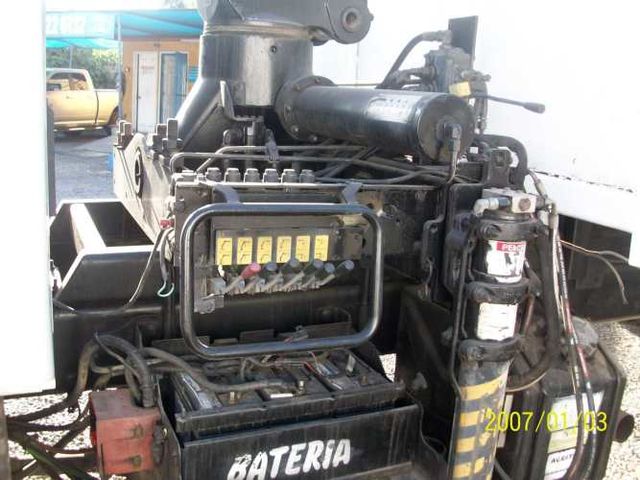 camion  international  4300   grua 2011 ojo descuenta iva