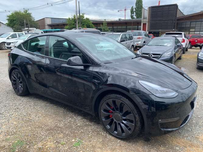 TESLA MODEL Y PERFORMANCE 2024