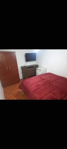 Pieza amoblada a pasos del metro eisteins