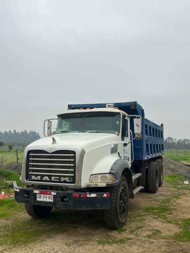 CAMION MACK GU 813