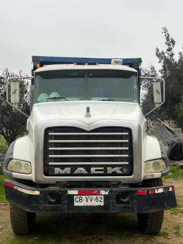 CAMION MACK GU 813