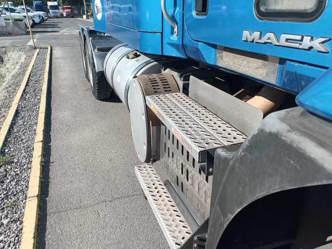 MACK PINNACLE HIGH RISE