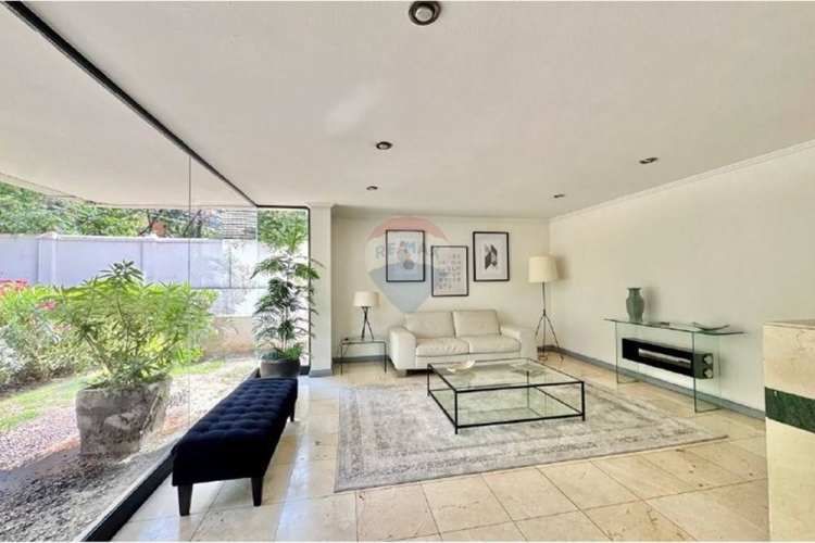 Amplio dpto 3d y 3b. barrio familiar.