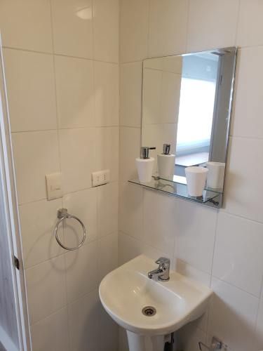 HABITACIÓN AMOBLADA SECTOR SUR