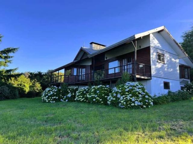 ARRIENDO PUERTO VARAS CON VISTA AL LAGO Y PISCINA