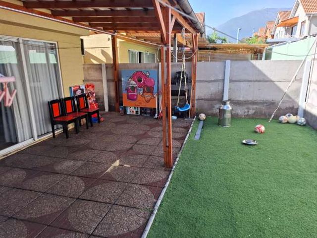 Se vende casa con patio y con local comercial en sector San Carlos Puente Alto