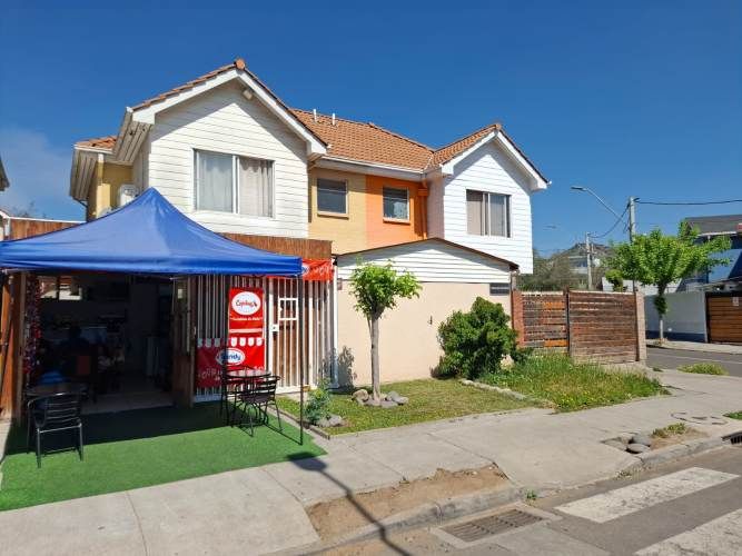 Se vende casa con patio y con local comercial en sector San Carlos Puente Alto