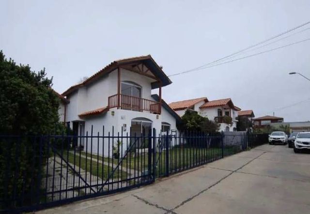 Rebajada !!Casa 4 dormitorios La Serena, cerca de 4 esquinas