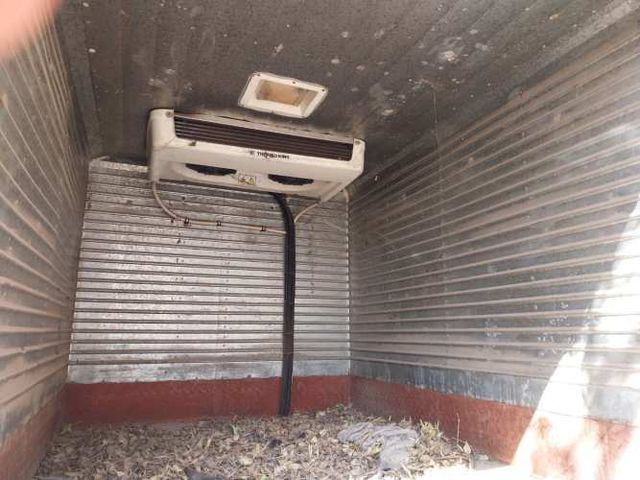 CARROCERÍA CON EQUIPO DE FRIO THERMO KING C-300