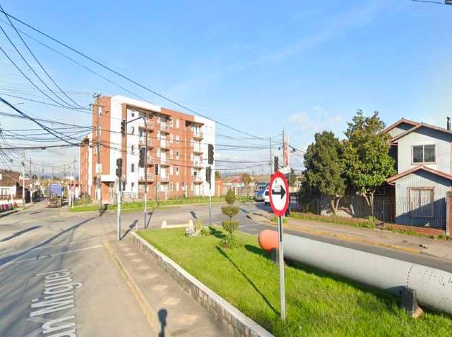 Sector Club Hípico, frente al Banco Estado, con estacionamiento.