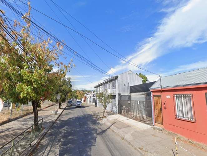 Frente Supermercado Tottus, sector céntrico, gran actividad.