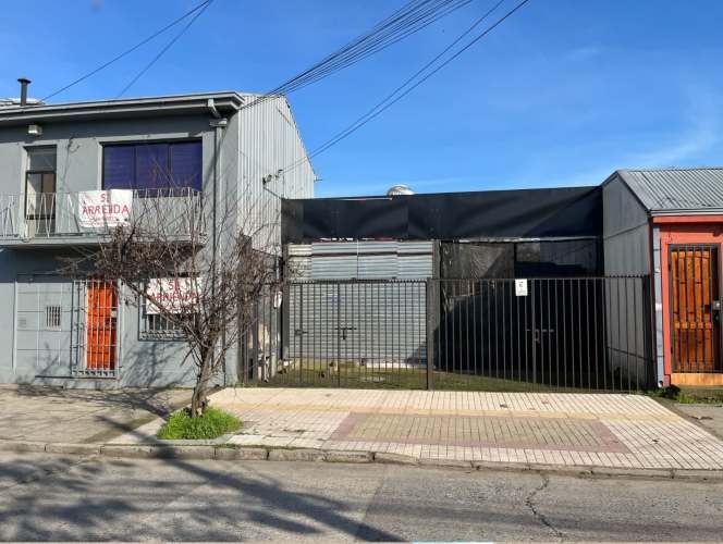 Frente Supermercado Tottus, sector céntrico, gran actividad.