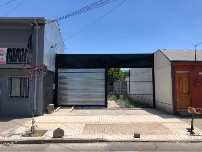 Frente Supermercado Tottus, sector céntrico, gran actividad.