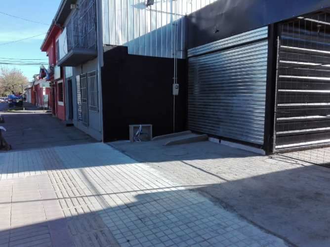 Frente Supermercado Tottus, sector céntrico, gran actividad.