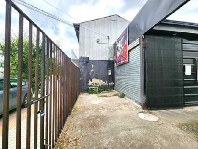 Frente Supermercado Tottus, sector céntrico, gran actividad.