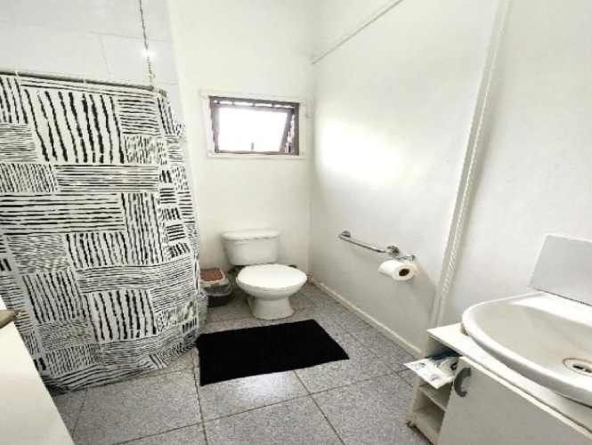 Frente Supermercado Tottus, sector céntrico, gran actividad.