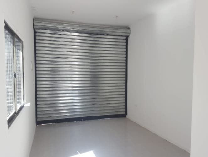 Frente Supermercado Tottus, sector céntrico, gran actividad.