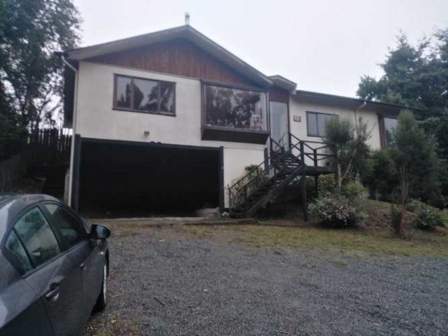 Hermosa Casa en Parque Ivian - Pto Varas.