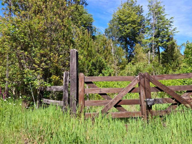 Se vende parcela con casa en  Ensenada km 42,4