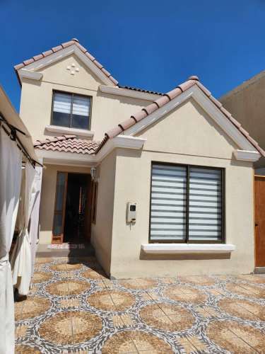 ARRIENDO CASA EN COSTA LAGUNA