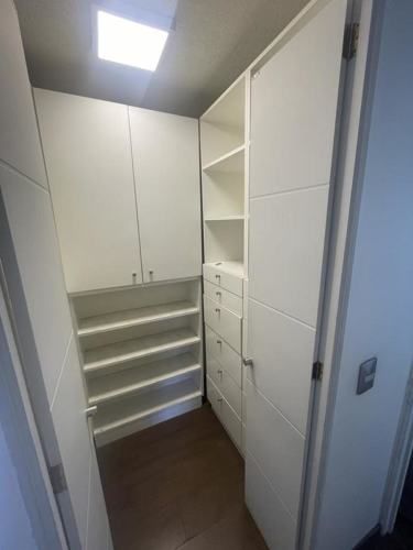 Vista Despejada Nor Oriente/Dos Estacionamientos